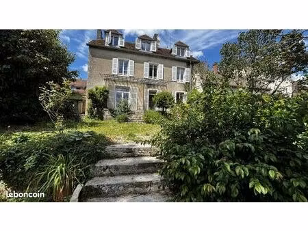 maison 10 pièces 301 m²