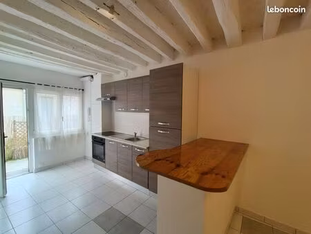magnifique t1 refait à neuf de 28 m² – rdc sur cour privée – herblay centre
