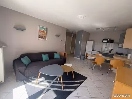 miribel t2 meublé 42 m2 terrasse