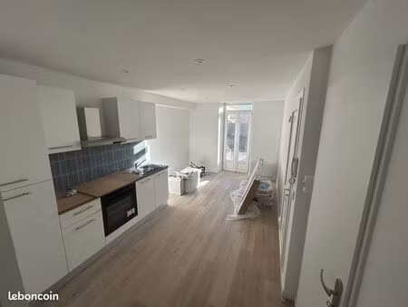 loue t 2 refait à neuf terasse de 14 m2