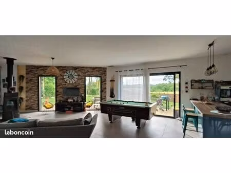 villa à la campagne proche commerces
