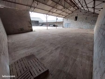hangar 300m2