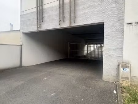 place de parking - souterrain - sécurisée