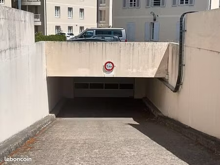 garage fermé à louer