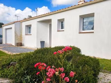 vente maison à challans (85300) : à vendre / 102m² challans