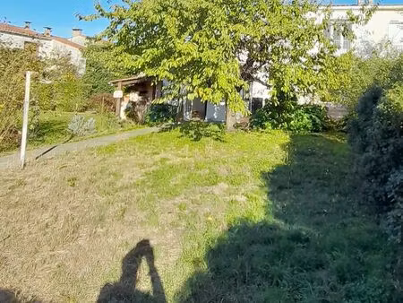 propose à la location  maison t5  100m²  sur terrain de 330m²  rénovée