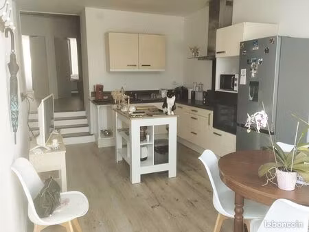 t3 climatisé avec grande terrasse