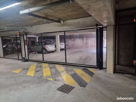 lot 3 places de parking sécurisées - 1 min gare de taverny
