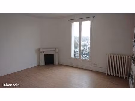 grand studio 26m2 eaubonne avec place parking
