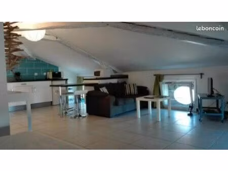 studio atypique niché sous les toits – véritable cocon au cœur du village