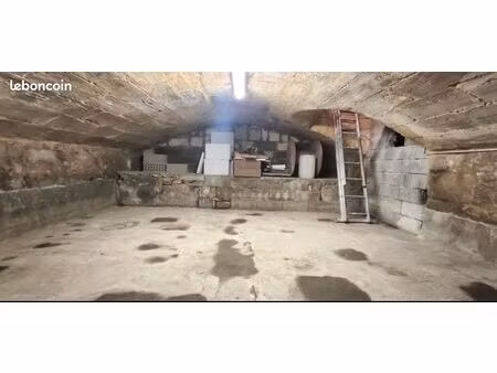 cave saine de 29m² en hypercentre