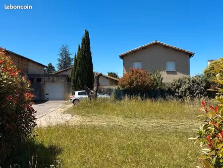 maison 105 m2 - t5 - 2 niveaux - grand garage - jardin clos - chatuzange-le-goubet