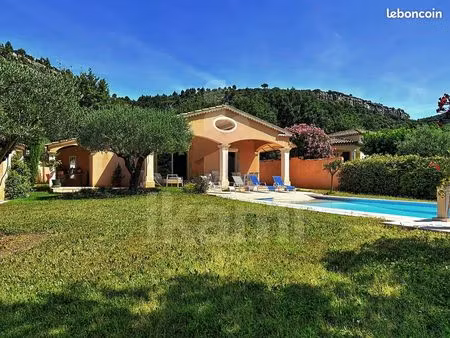 villa 7 pièces 145 m²