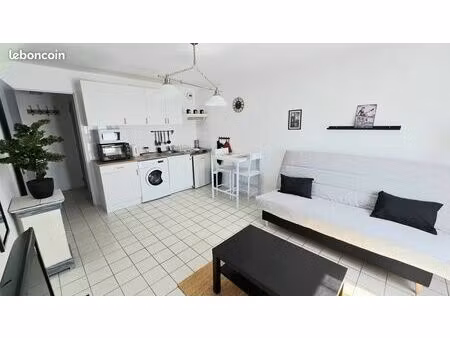 beau studio meublé rénové à 50 mètres hôpital trousseau et école infirmière ifps