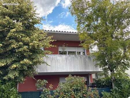 appartement situé dans une résidence calme et entretenue avec piscine et parking