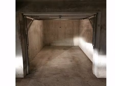garage 16m2 sous sol sécurisé quai de la graille