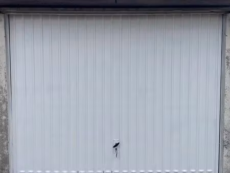location box garage proche gare
