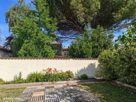 echoppe de plain pied 70m² jardin a pied du centre ville