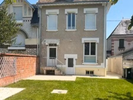 à louer magnifique maison de ville entièrement rénovée – 105 m² – 3 chambres & jardin de 2
