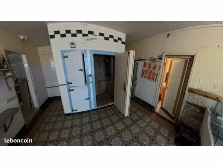 maison ancienne à renover en plein centre de nazelles