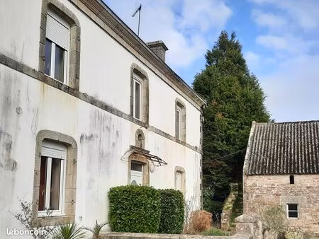 en plein centre de plomelin – maison en pierres à rénover avec superbe dépendance de carac