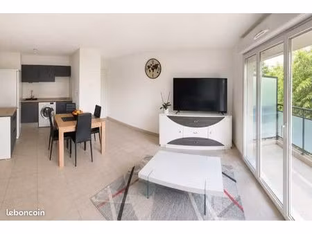 t2 42 m² – terrasse plein sud + parking – résidence avec ascenseur