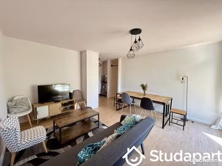 chambre 1 pièce 14 m²