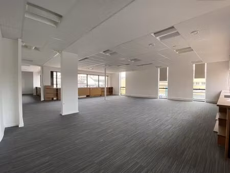 bureau 1 907 m²