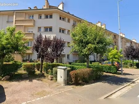 t3 56 m² – dernier étage  terrasse  parking – roanne