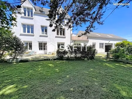maison 10 pièces 215 m²