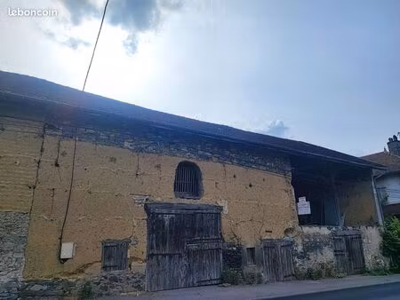 terrain constructible+ grange mitoyenne