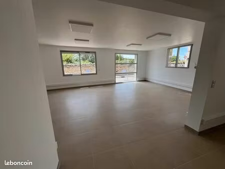 à louer local commercial / professionnel de 82 m²