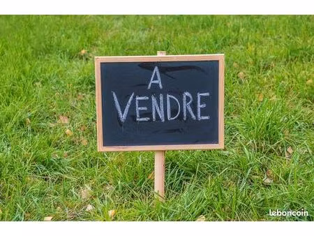 terrain 670 m² cardan