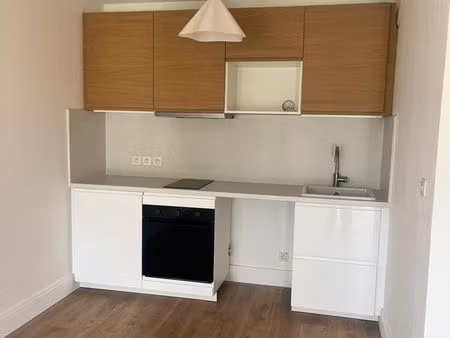 t2 lumineux refait à neuf avec balcon  parking et piscine – cenon