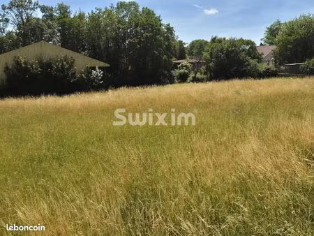 terrain 1298 m² dole