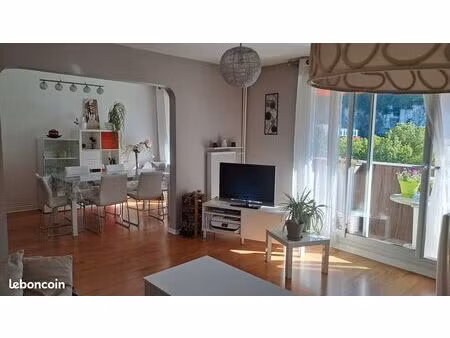 appartement t3 lumineux vue dégagée montagnes