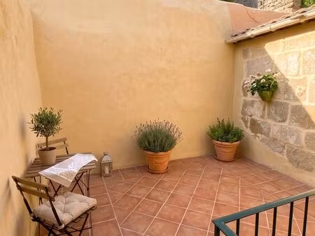 superbe t2 rénové de 55 m² avec terrasse – centre historique de sommières