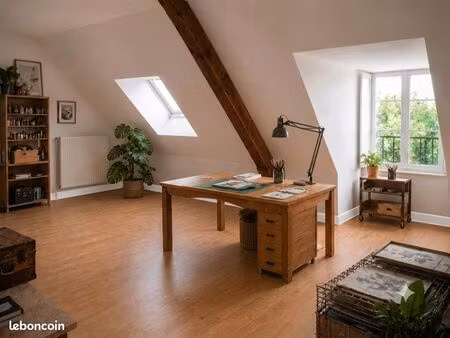 bureau indépendant de 20 m² dans un château – à 3km de blois