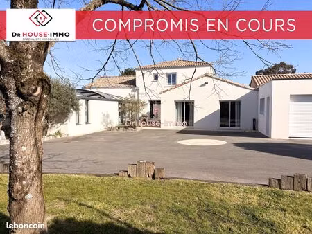 propriété 8 pièces 241 m²