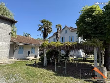 maison 10 pièces 253 m²