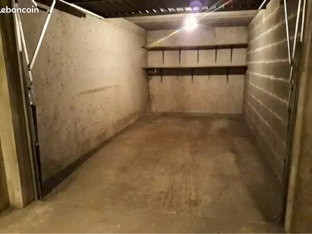 garage 15m2 avec lumière - plein centre ville du puy - acces sécurisé
