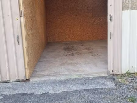 local de stockage 57m2 sur brélès