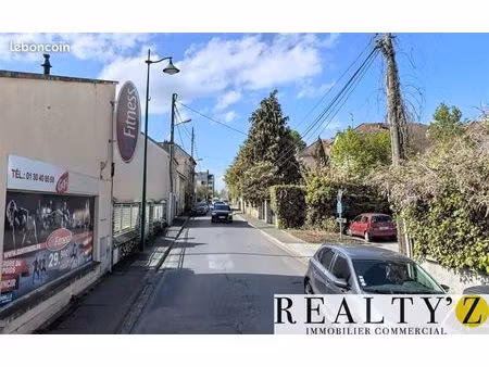 local commercial 791 m²