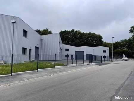 bâtiment d’activité 868m² – 5 cellules indépendantes – site clos et sécurisé