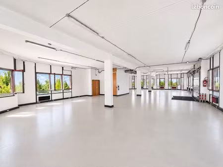 local d'activité / centre de formation / bureaux – 150 m² à roissy cdg