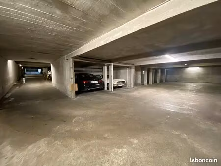 parking/box 14 m² nantes