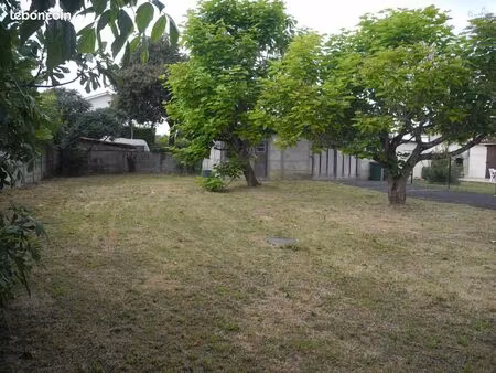 terrain 593 m²