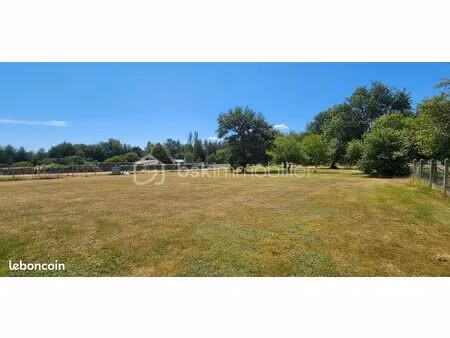 terrain 3 733 m² les bordes