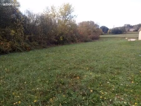 terrain constructible 1983 m2 viabilisé
