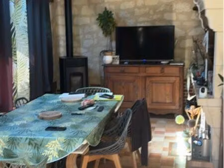 maison principale et bâtiment indépendant avec logement